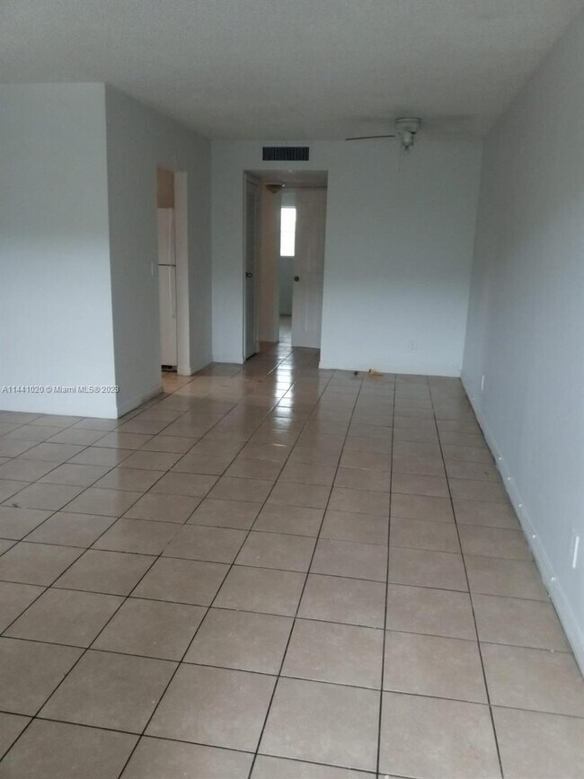 Foto del edificio - 4160 NW 21st St
