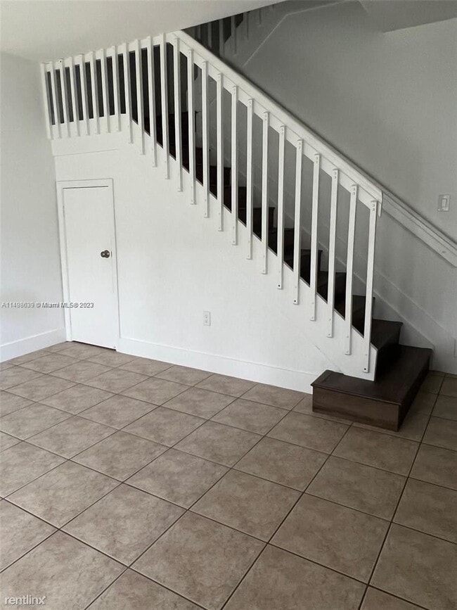 Building Photo - 3 br, 2.5 bath House - 2611 SW 85th Ter # 104