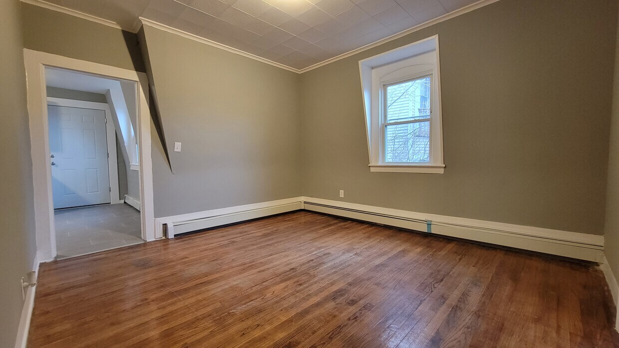 196 Crown St Unit 2, Meriden, CT 06450 Apartments in Meriden, CT