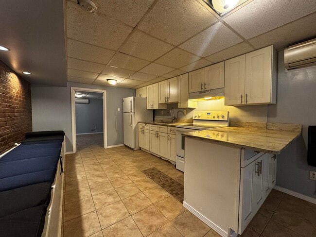 Building Photo - 45A Van Reypen St