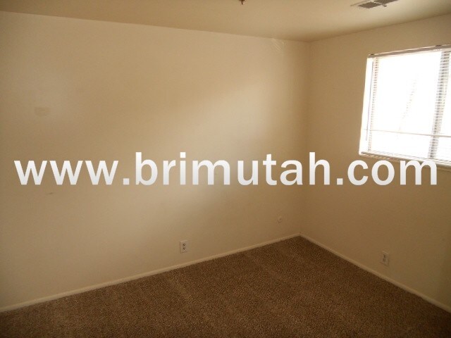 Building Photo - 570 N 200 W