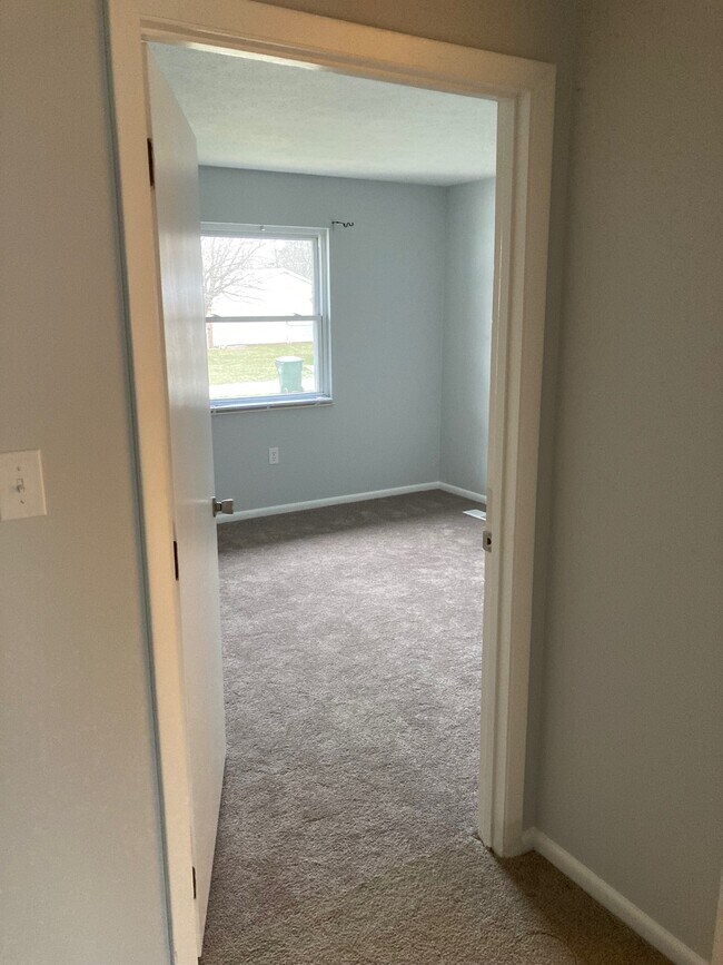 front bedroom - 1008 Essex Plz