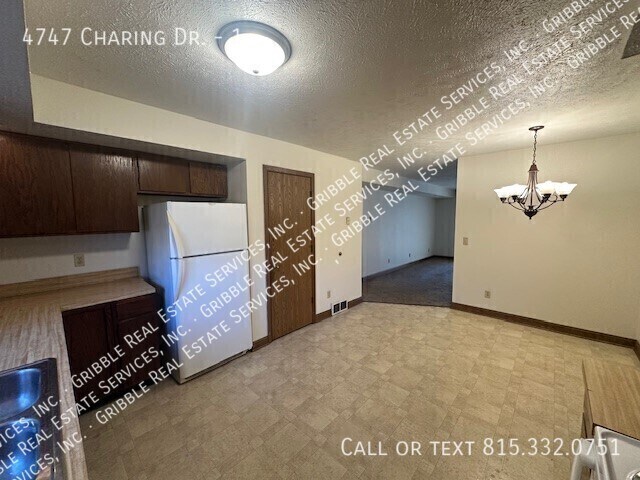 Foto del edificio - 4747 Charing Dr