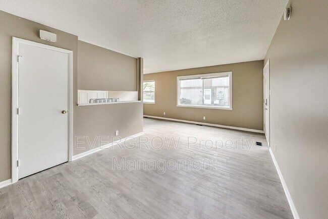 Building Photo - 3307 Lupine Dr