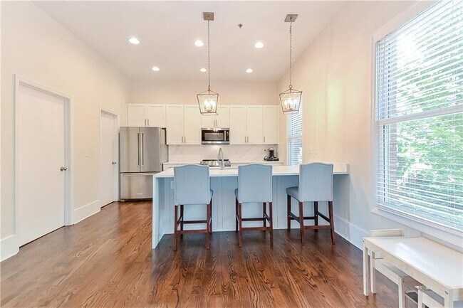 Foto del edificio - 745 Fountainhead Ln NE