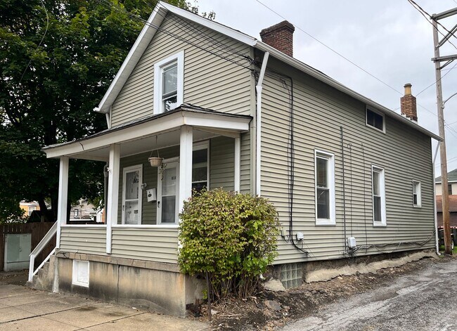 Building Photo - 816 11th Street