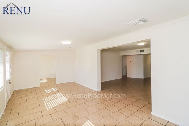 Foto del edificio - Available Now!