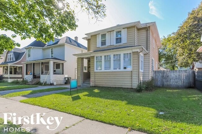 Building Photo - 840 Hickory St
