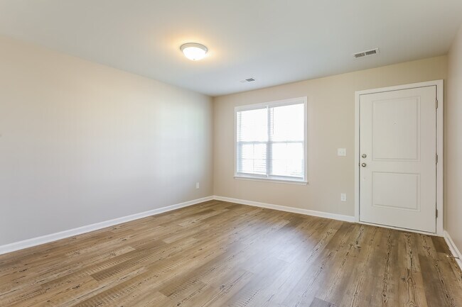 Building Photo - 415 Pollyanna Dr