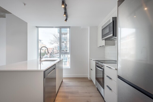 Building Photo - S201