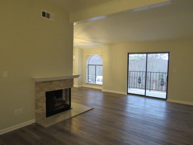 Foto del edificio - Must See Condo in the Heart of Vestavia Hi...