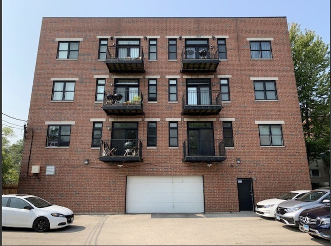 Primary Photo - 4043 S Drexel Blvd