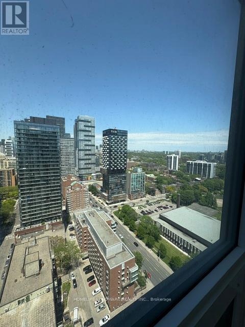 Photo du bâtiment - 100 Queen St E