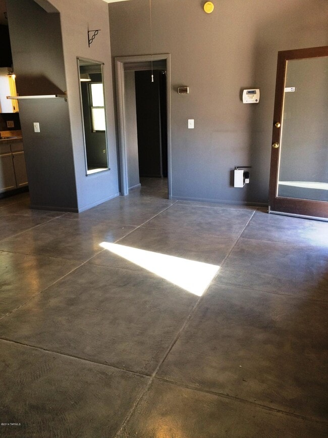 Building Photo - 2801 Paradise Mountain Rd