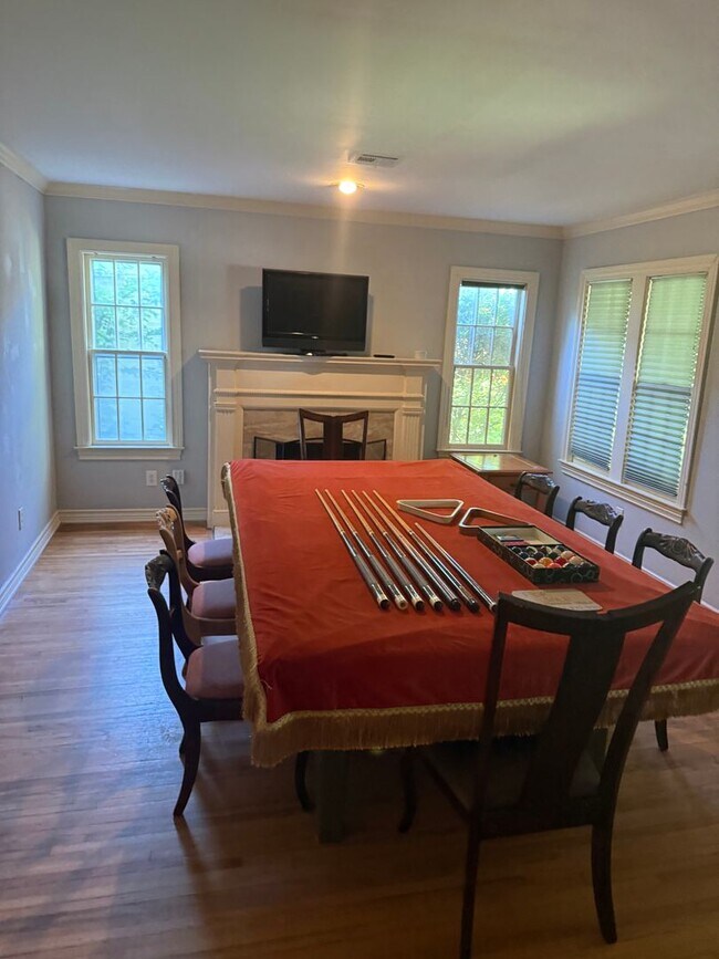 Foto del edificio - Better Photos Coming Soon! Charming Midtown Retreat with Office/Extra Bedroom, Hardwood Floors an...