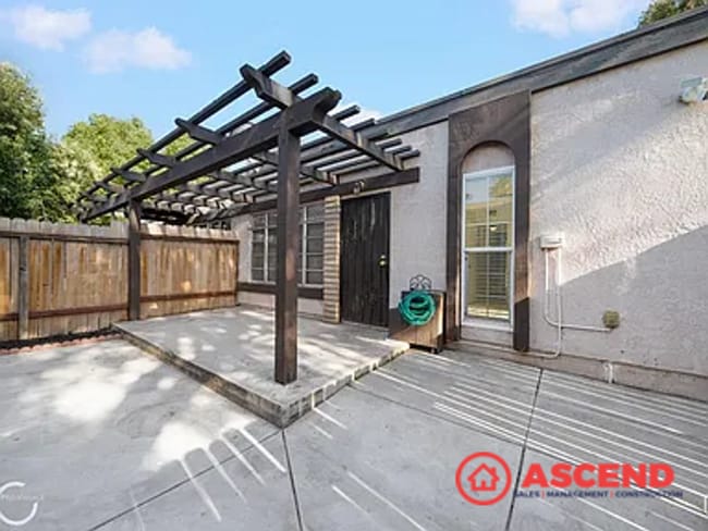 Building Photo - Beautiful 2 Bedroom Apartment!