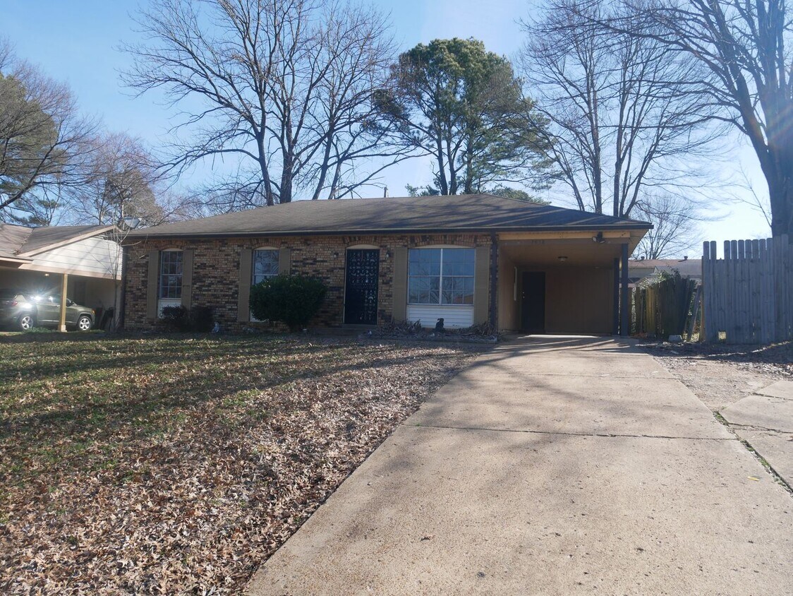 Foto principal - 7838 Southaven Cir W