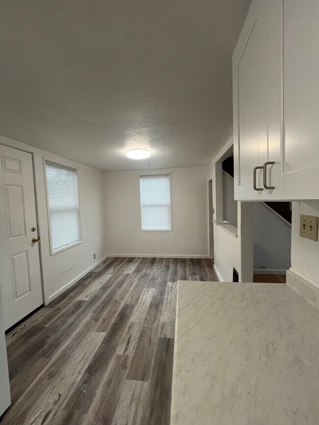 Building Photo - 2-Bedroom 1-bathroom home in Springfield