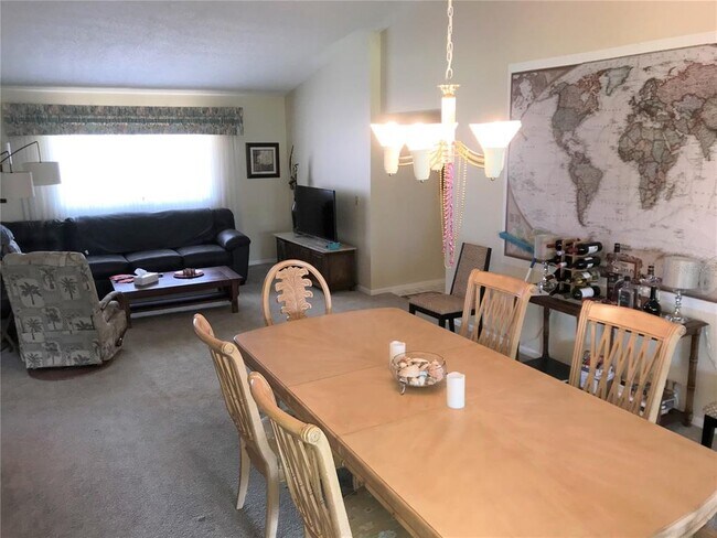 Foto del edificio - 6028 Oak Creek Ln