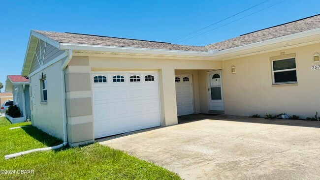 Foto del edificio - 2573 Coral Way E