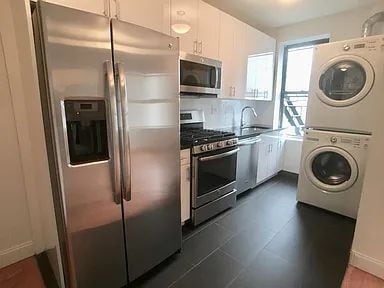 Building Photo - "Charming 1-Bedroom Haven on Cabrini Blvd – 600 Sq Ft of Cozy Comfort!"