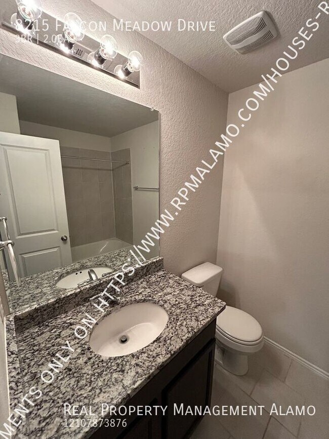 Foto del edificio - 8215 Falcon Meadow Dr