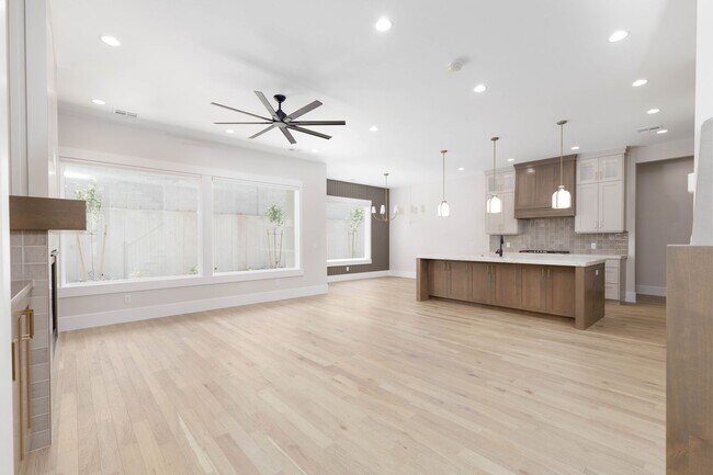 Building Photo - Gorgeous 5 bed 4 bath in Desert Canyons