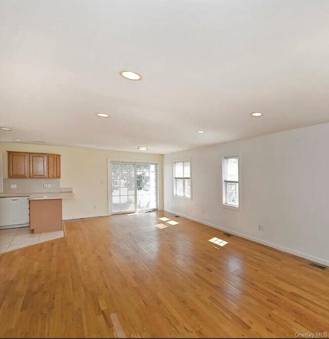 Building Photo - 16A Inwood Rd