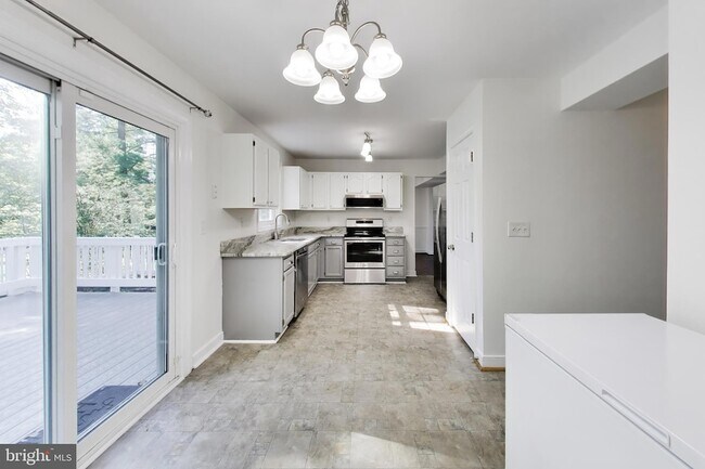 Foto del edificio - 8071 Clark Station Rd