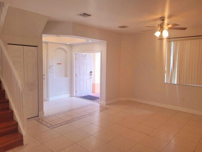 Foto del edificio - 6639 Hidden Cove Dr
