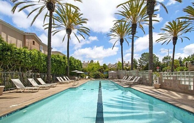 Foto del edificio - Desirable 2 Bedroom 2.5 Bathroom Townhome ...