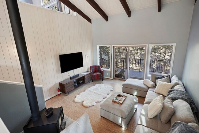 Building Photo - 63330 Pine Knoll Cir
