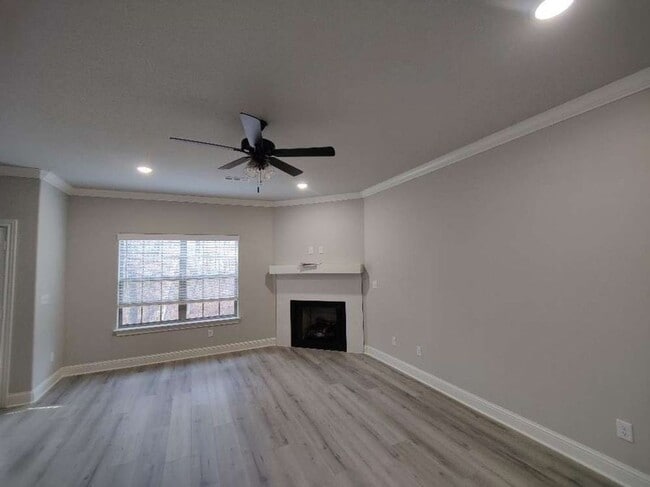 Building Photo - 19 Ventnor Cir