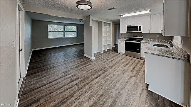 Foto del edificio - 3 br, 1 bath House - 4949 Lake Ridge Lane
