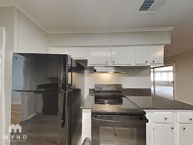 Building Photo - 561 McElroy Rd