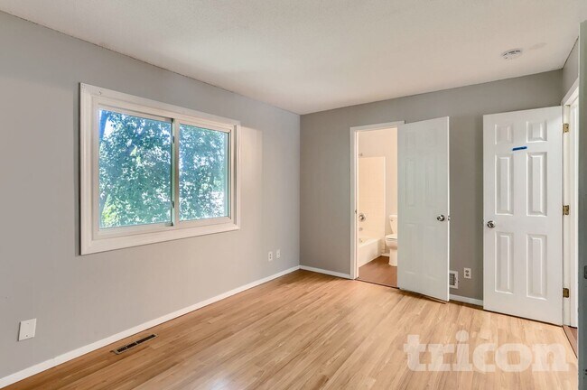 Foto del edificio - 6865 Buckingham Rd