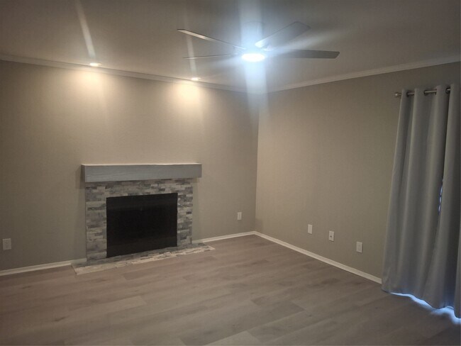 Building Photo - 14911 Wunderlich Dr