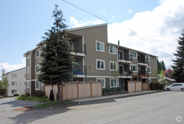 Building Photo - 939 N 101st St