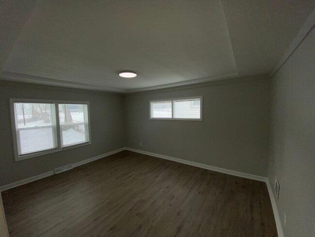 Building Photo - Remodeled 3 bed 2 bath