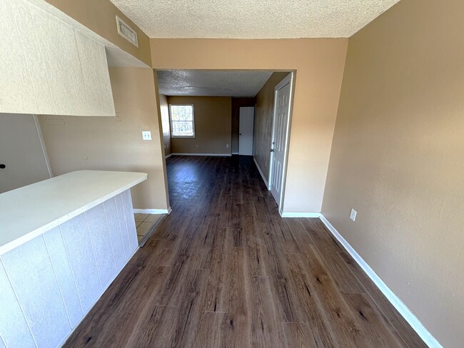 Foto del edificio - 2785 L B McLeod Rd