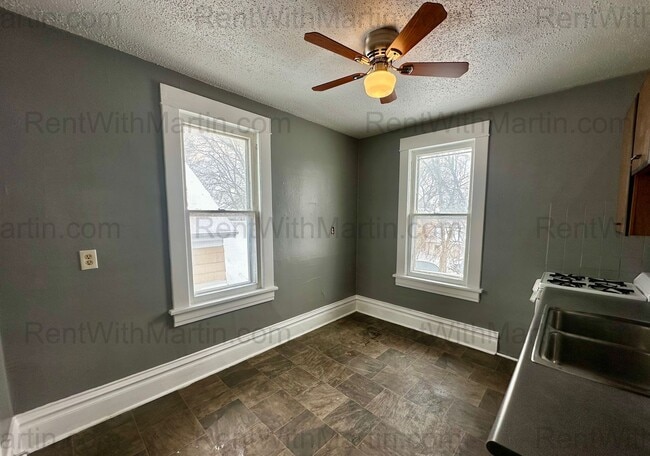 Building Photo - 910 Mulberry St