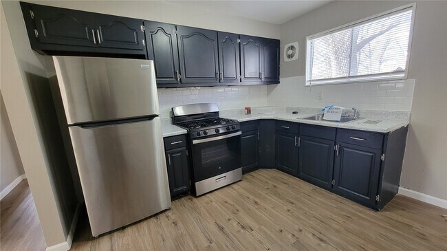 Foto del edificio - 227 Meadowcrest Dr