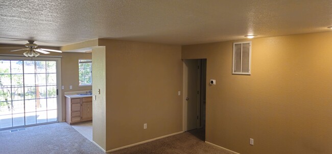 Building Photo - For Rent: 2BR/1BA Townhome in Auburn, CA