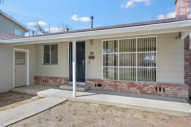 Photo - Nice 4BR/2.5BA Home in GREAT Location!