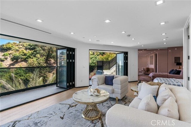 Foto del edificio - 8144 Gould Ave