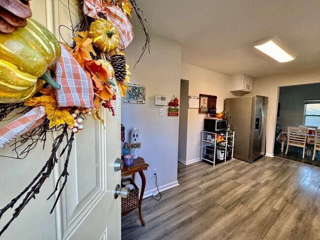 Building Photo - 3-Bedroom Ranch Ready 01-11-24!! Fenced Ba...