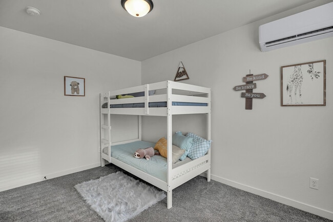 Building Photo - 2710 SE Lyon St