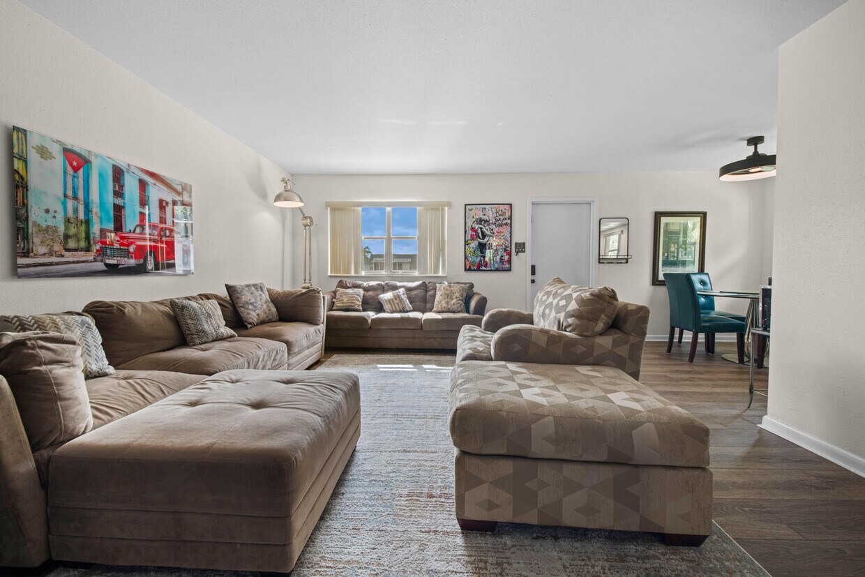 Foto principal - 336 Brittany Ave