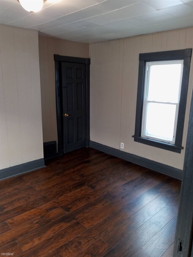 Building Photo - 2 br, 1 bath House - 421 North Street
