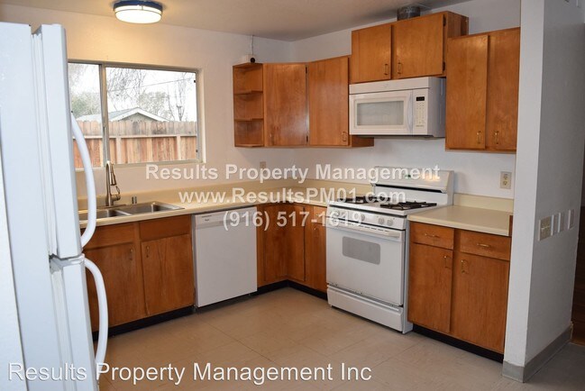 Building Photo - 4 br, 2.5 bath House - 5795 Saunders Ave